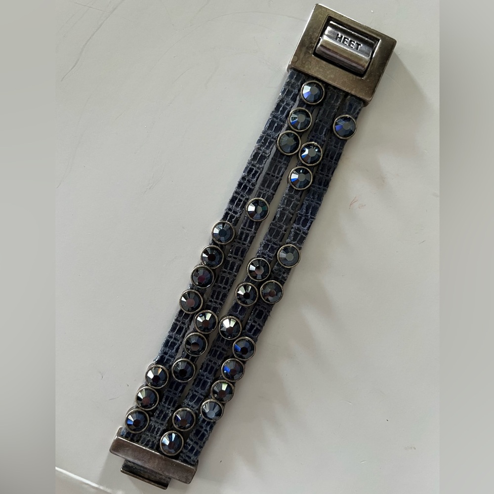 Heet blue leather and crystal bracelet